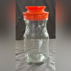 EUC Vintage Anchor Hocking Daisy Carafe Embossed Daisies w/Orange Plastic Lid